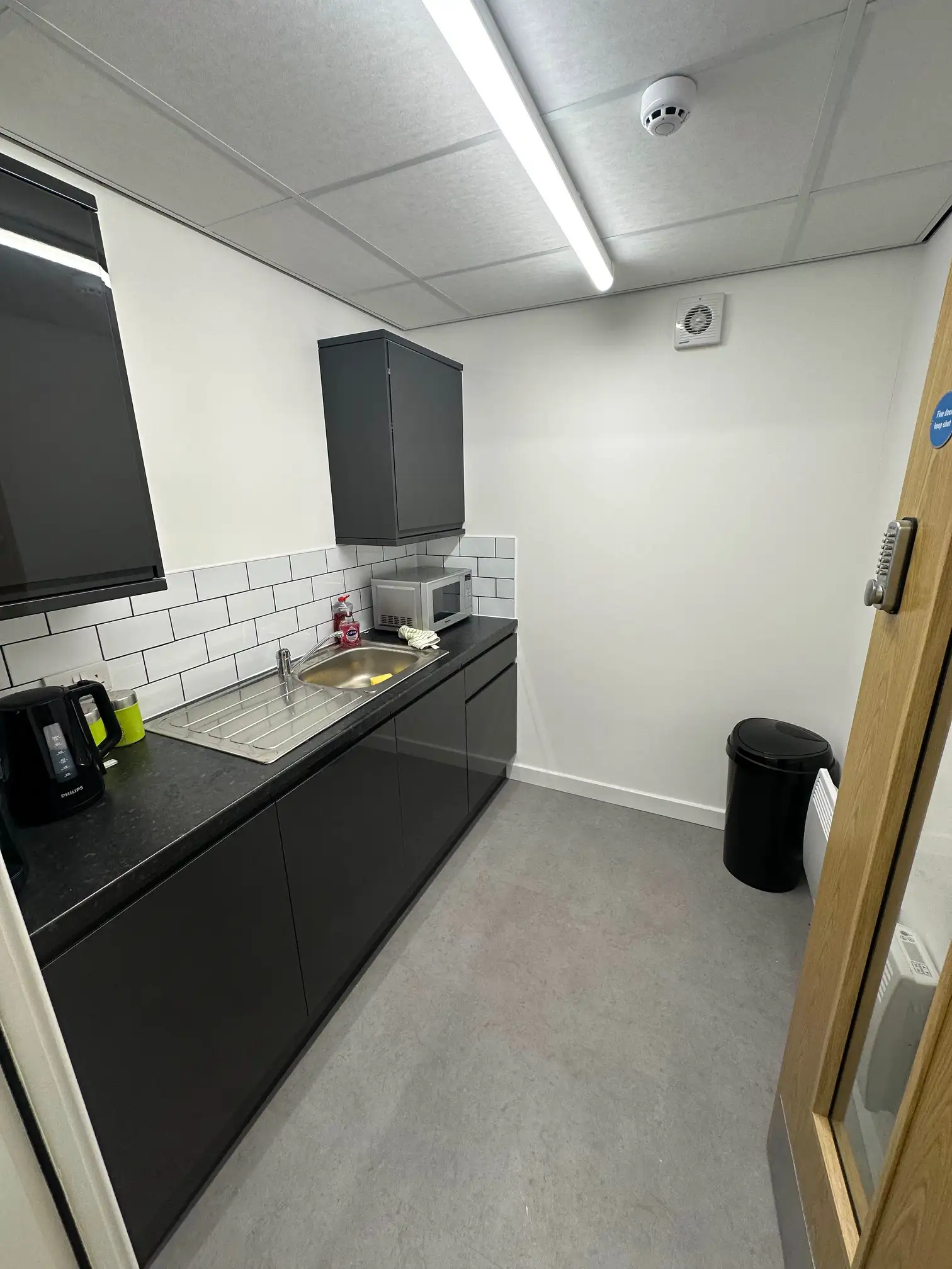 Self-storage contract clean Chesterfield — image 3