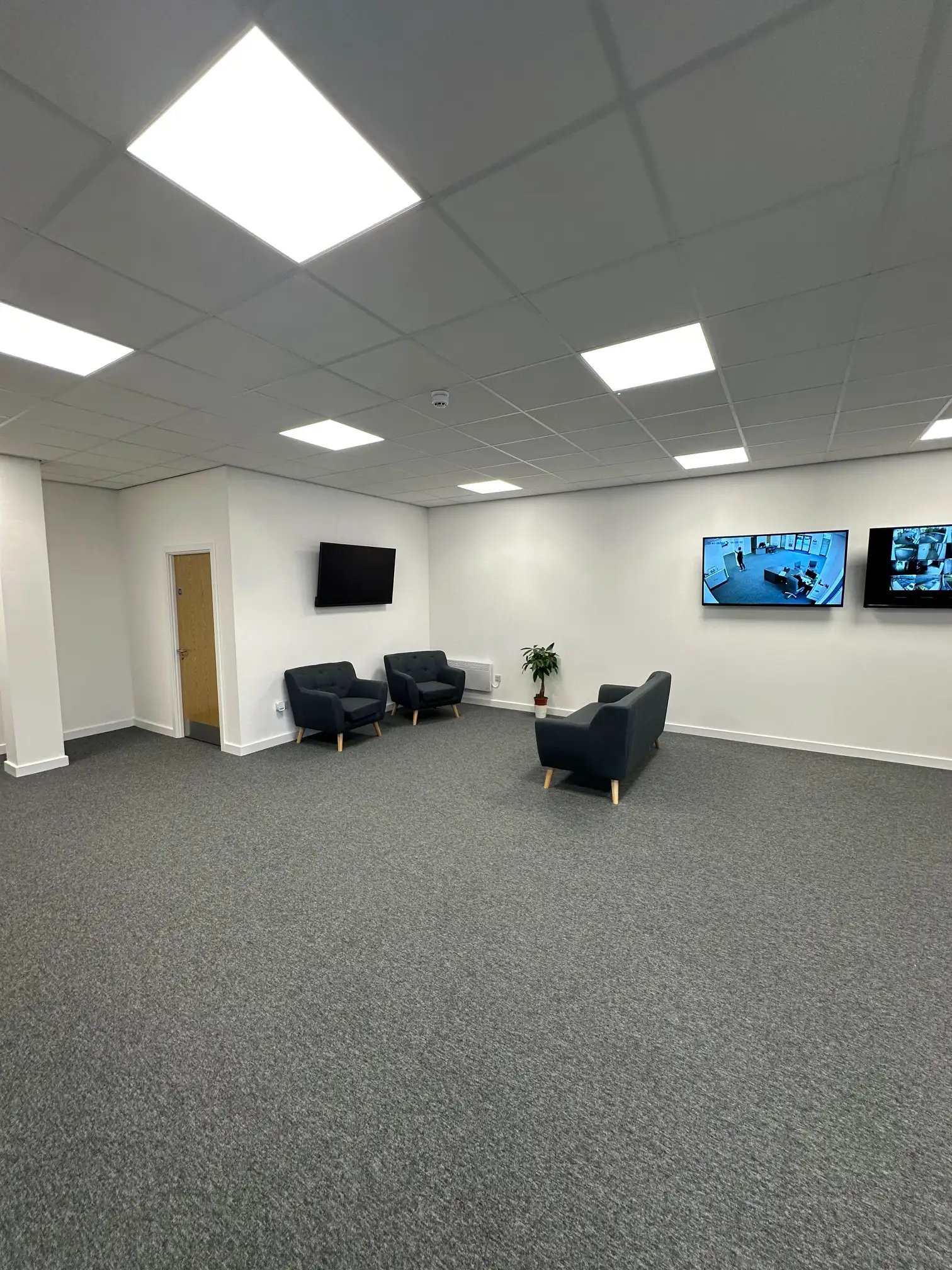 Self-storage contract clean Chesterfield — image 5