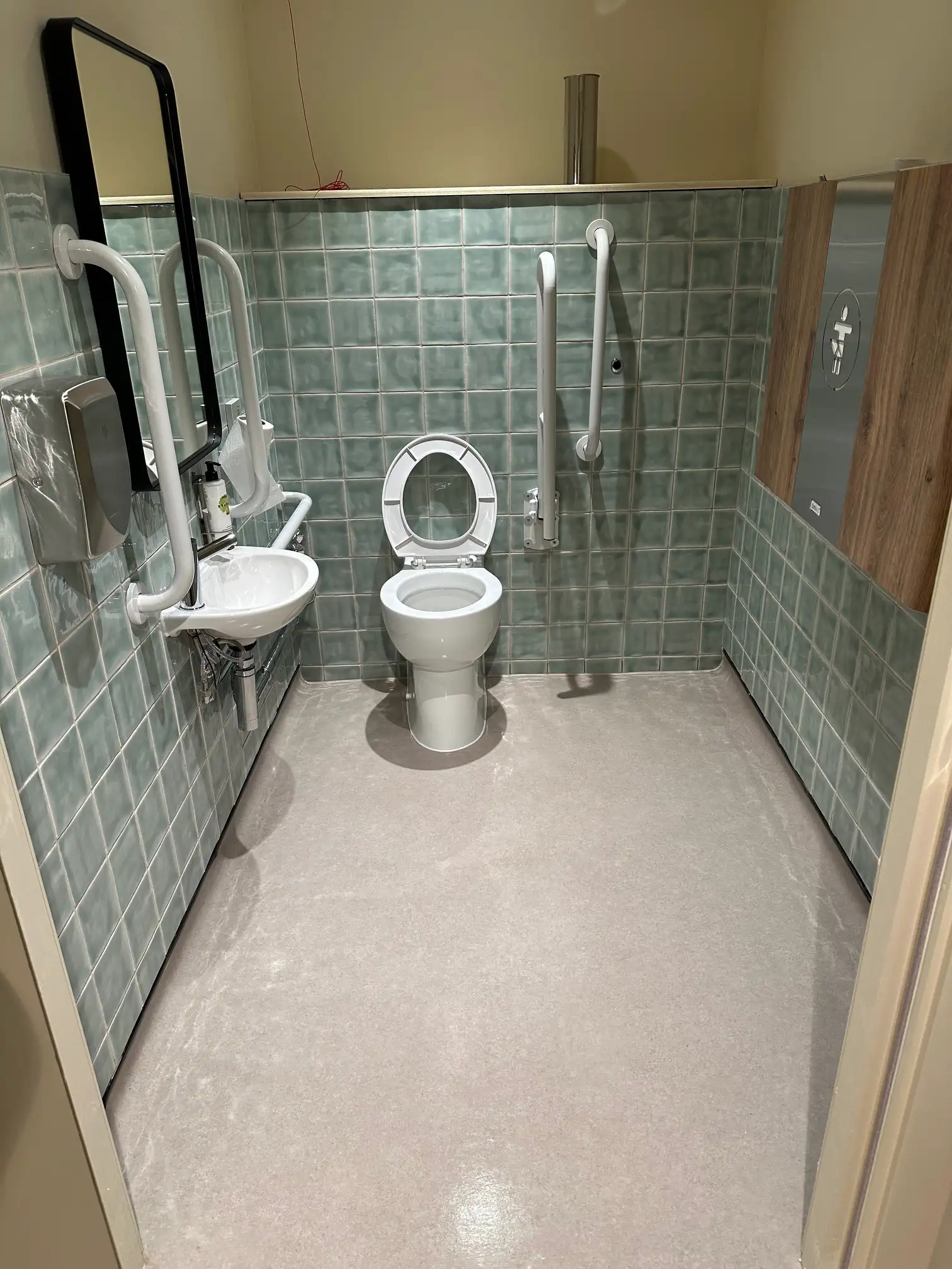 Gail's Buxton sparkle clean — image 1